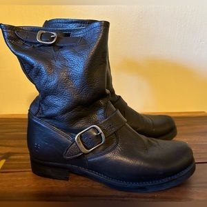 Lot women’s Frye Black Boot and Born Grey Suede Boot Size 9.5